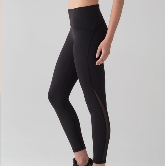 Lululemon Black Train Times 25" - size 6 - Picture 1 of 5